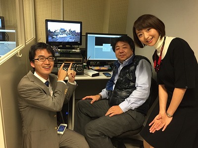 （左から）ディレクターの竹島紀博記者、カメラマンで編集の小林春彦さん