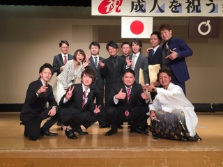 スーツ姿、きまっています!
