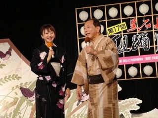 会場は変わり、私も年を重ねましたが、舞台セットは変わっていないようです。