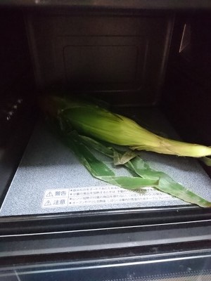 皮ごと電子レンジへ!
