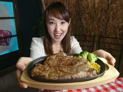 ステーキの前にハンバーガーも食べました