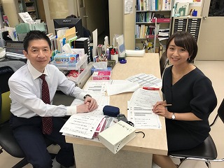 最後の生放送30分前。 原稿の下読みをしています。