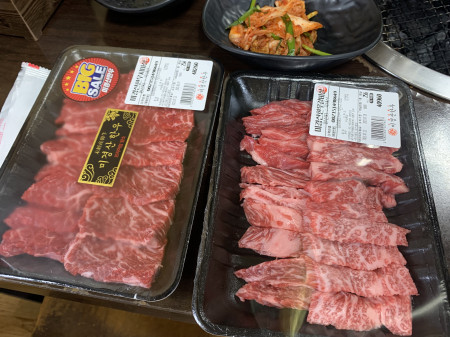 店に併設されている精肉店で肉を買って店に持ち込むシステム