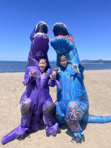 初めてのロケは白川さんと！ティラノサウルスになりました