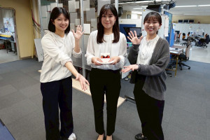 初鳴き直後に俵谷アナと倖暖アナと