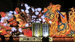 今年のねぶた大賞 JRねぶた実行プロジェクト 『北海の雄』制作：竹浪比呂央さん 現在、ねぶたの家ワ・ラッセに展示されています！生で見ると熊が今にも動き出しそうなくらい迫力があるので、県外のみなさんもぜひワ・ラッセへ足を運んでください！